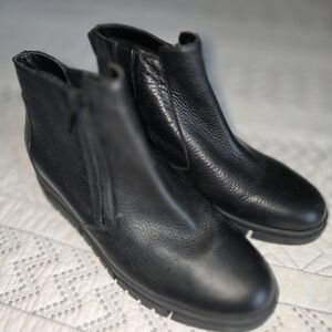 Vionic Black Ankle Booties